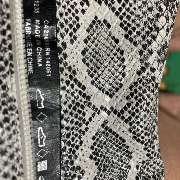 WHITE SNAKESKIN KNEE HIGH BOOTS - Picture 3 of 6